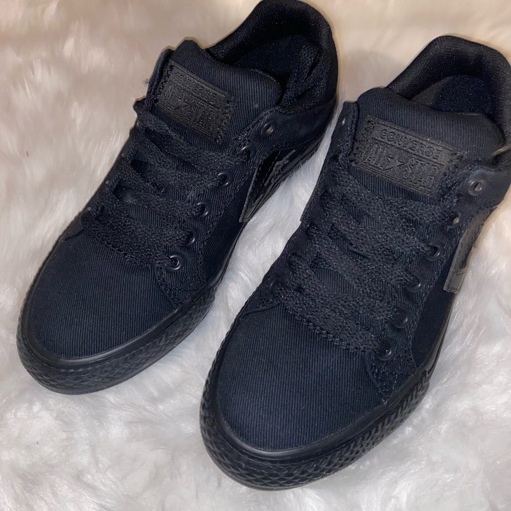 Kids Black Low-top Converse NWOT